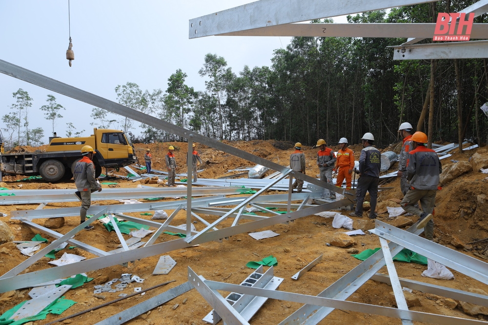 Bí thư Tỉnh ủy Đỗ Trọng Hưng kiểm tra tiến độ và động viên cán bộ, công nhân thi công dự án đường dây 500kV mạch 3