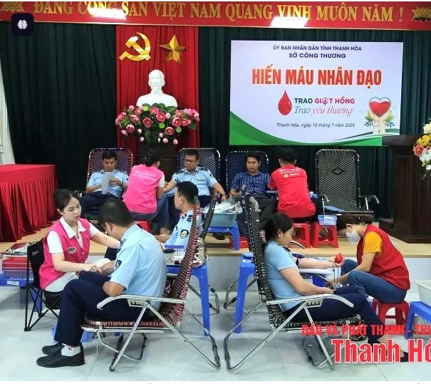 Cán bộ, người lao động Sở Công Thương tham gia hiến máu nhân đạo